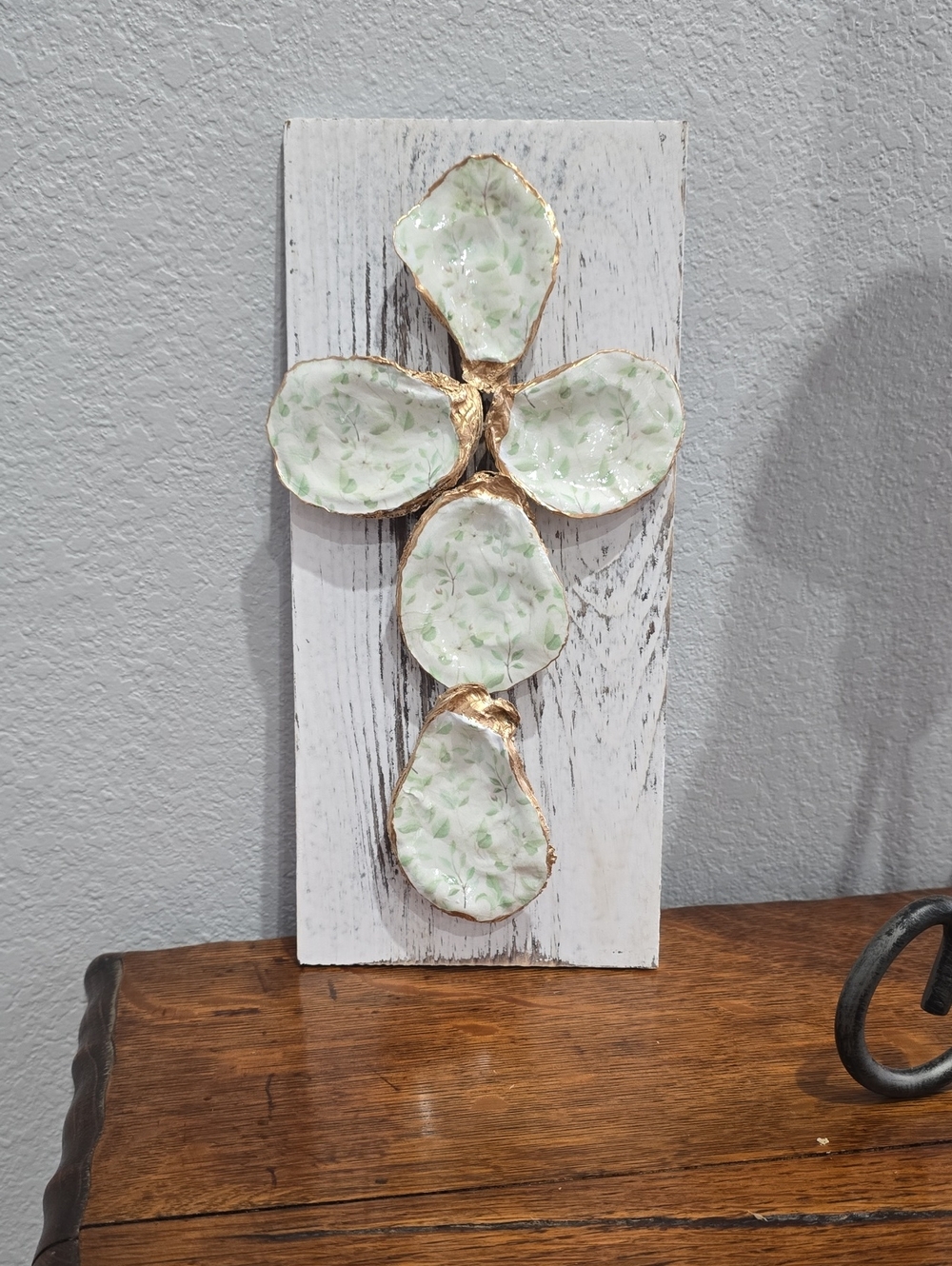Oyster shell cross